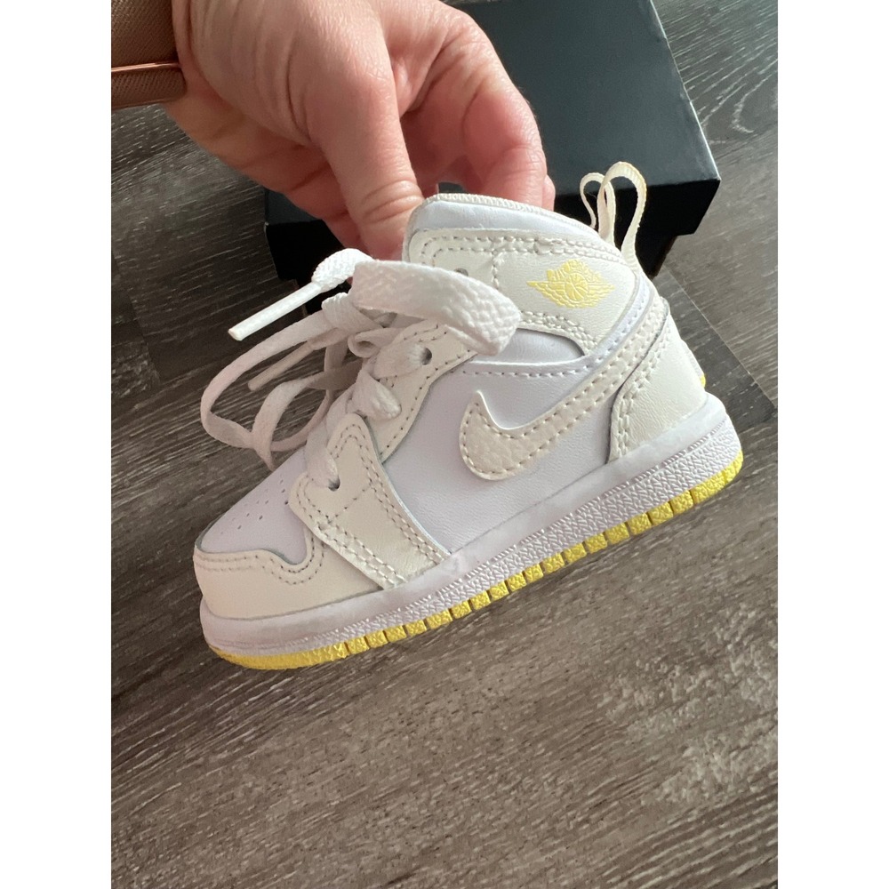 Jordan 1 Mid TD Toddler 4C White Orange Like New FD8782-181 Sneakers